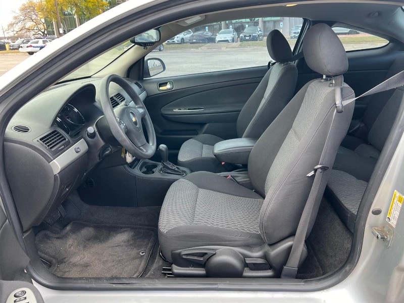 Chevrolet Cobalt Vehicle Full-screen Gallery Image 8