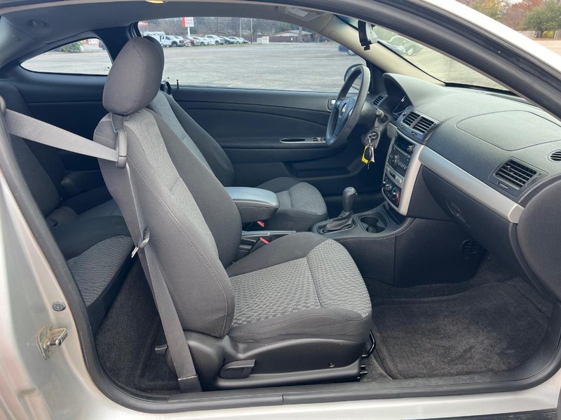 Chevrolet Cobalt Vehicle Full-screen Gallery Image 9