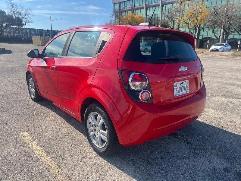 Chevrolet Sonic Vehicle Full-screen Gallery Image 7