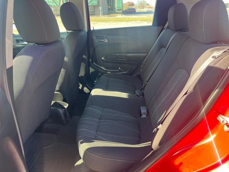 Chevrolet Sonic Vehicle Full-screen Gallery Image 9