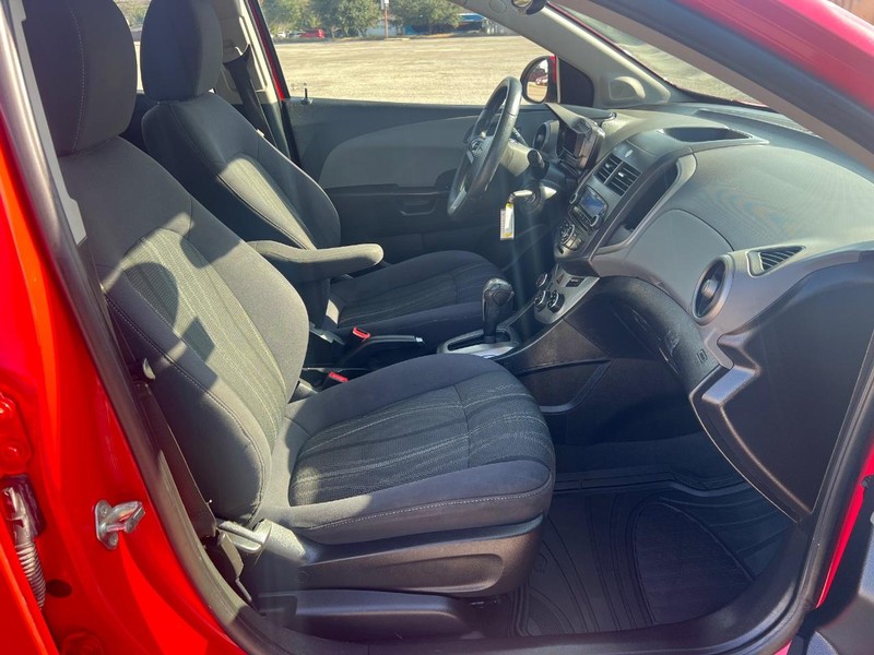 Chevrolet Sonic Vehicle Full-screen Gallery Image 10