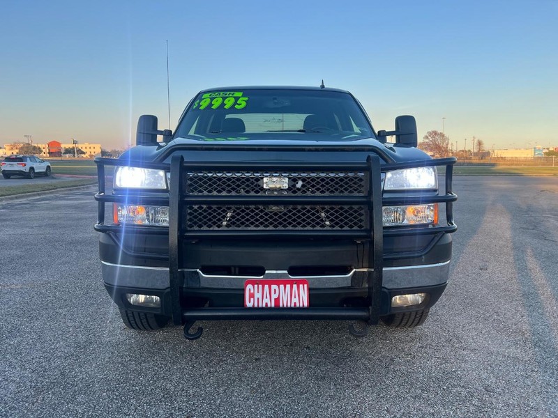 Chevrolet Silverado 2500HD Vehicle Full-screen Gallery Image 3