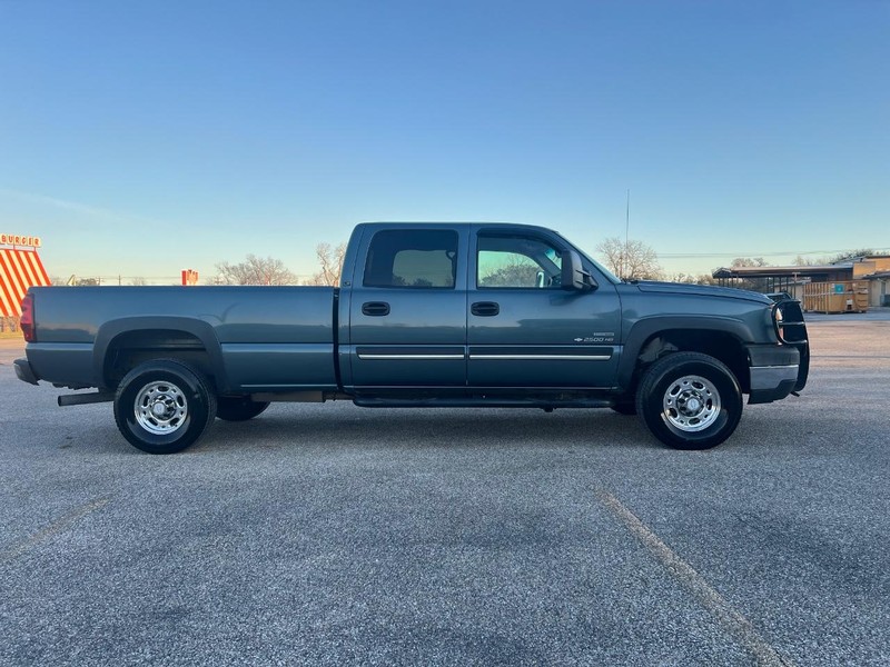 Chevrolet Silverado 2500HD Vehicle Full-screen Gallery Image 5
