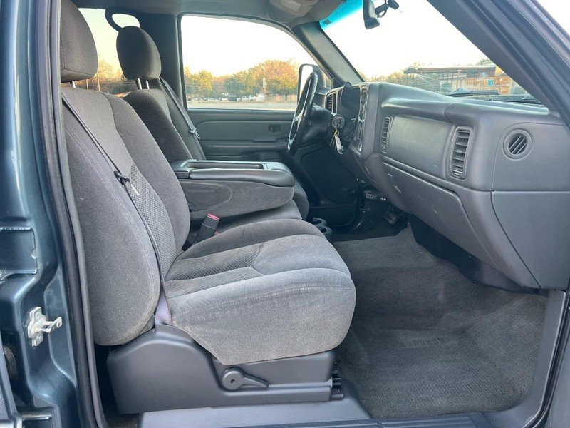 Chevrolet Silverado 2500HD Vehicle Full-screen Gallery Image 10