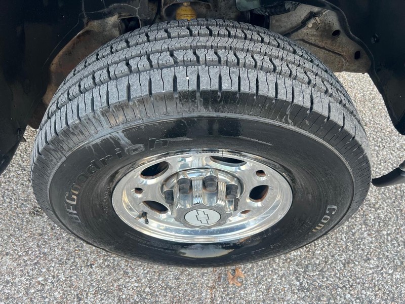 Chevrolet Silverado 2500HD Vehicle Full-screen Gallery Image 12