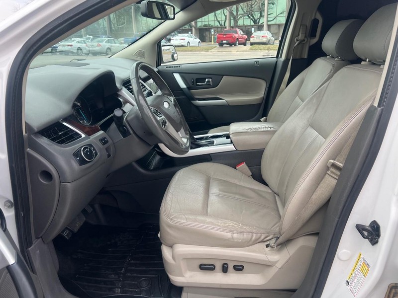 Ford Edge Vehicle Full-screen Gallery Image 8