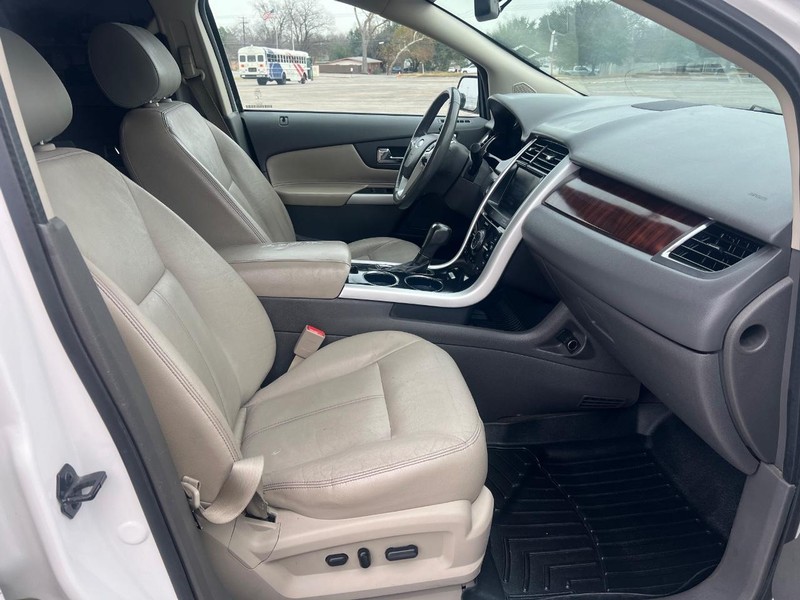 Ford Edge Vehicle Full-screen Gallery Image 10