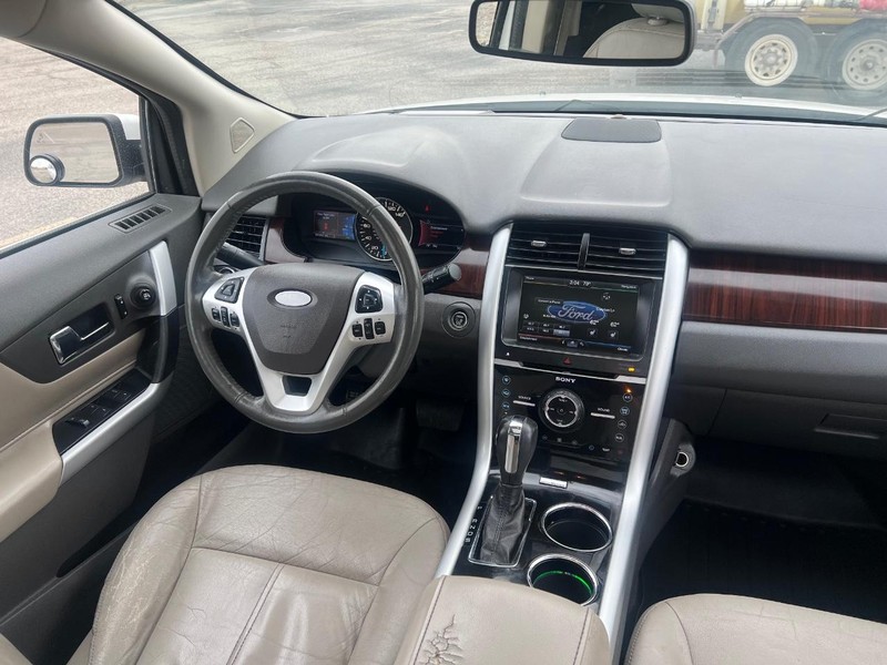 Ford Edge Vehicle Full-screen Gallery Image 12