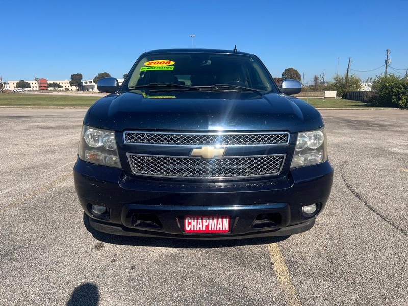 Chevrolet Suburban Vehicle Full-screen Gallery Image 3