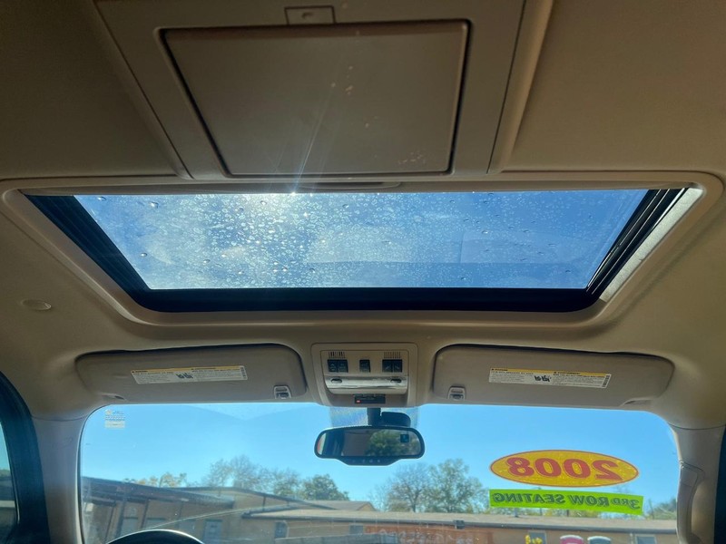 Chevrolet Suburban Vehicle Full-screen Gallery Image 14