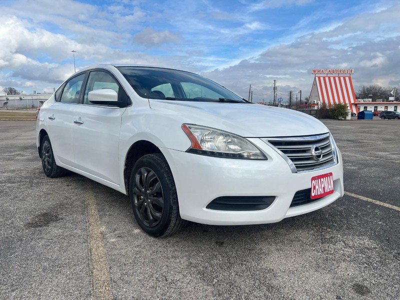 Nissan Sentra Vehicle Full-screen Gallery Image 4