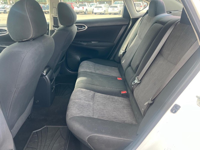 Nissan Sentra Vehicle Full-screen Gallery Image 9