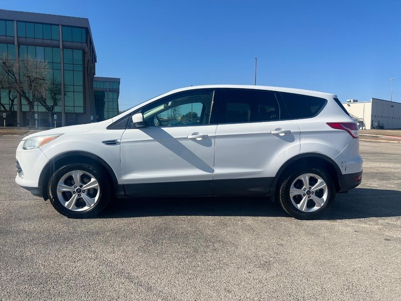 Ford Escape Vehicle Full-screen Gallery Image 02