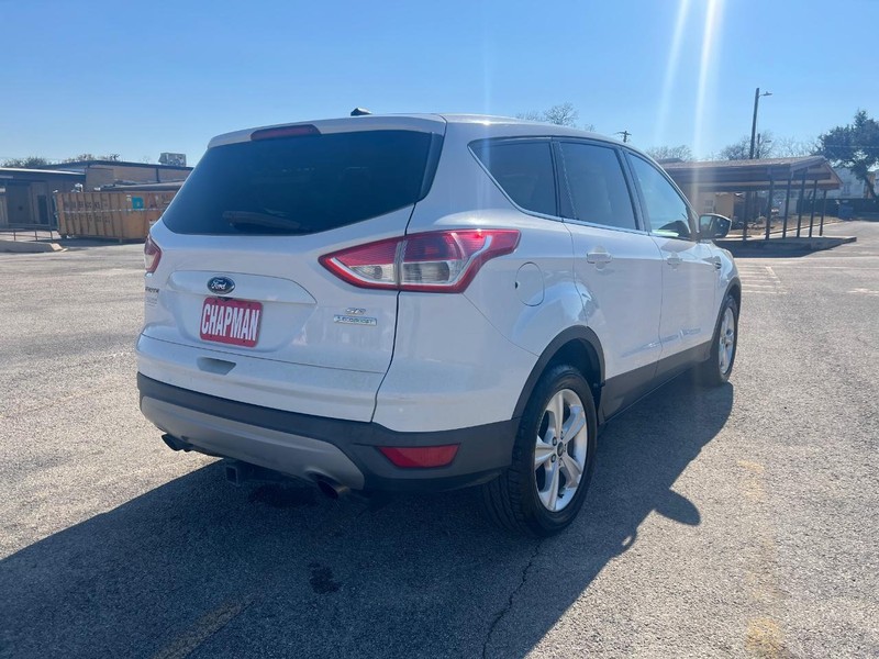 Ford Escape Vehicle Full-screen Gallery Image 06