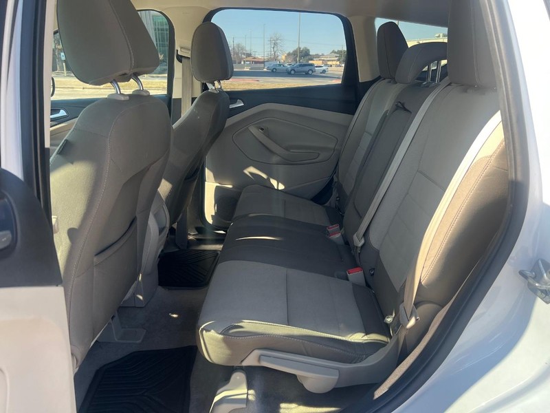 Ford Escape Vehicle Full-screen Gallery Image 09