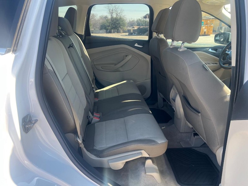 Ford Escape Vehicle Full-screen Gallery Image 11