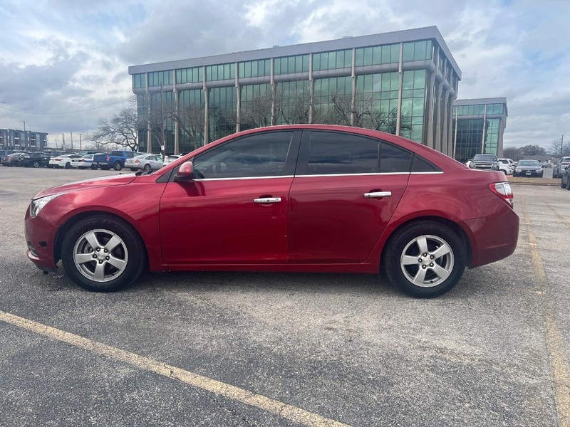 Chevrolet Cruze Vehicle Full-screen Gallery Image 02