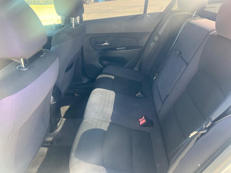 Chevrolet Cruze Vehicle Full-screen Gallery Image 09