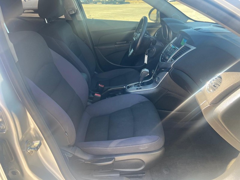 Chevrolet Cruze Vehicle Full-screen Gallery Image 10