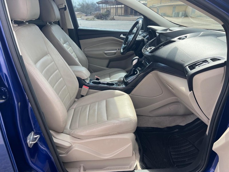 Ford Escape Vehicle Full-screen Gallery Image 10