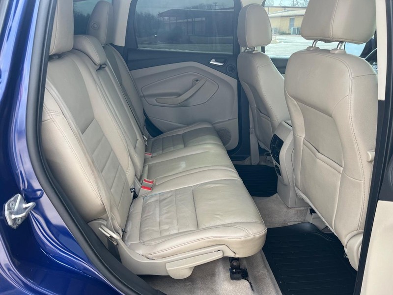 Ford Escape Vehicle Full-screen Gallery Image 11