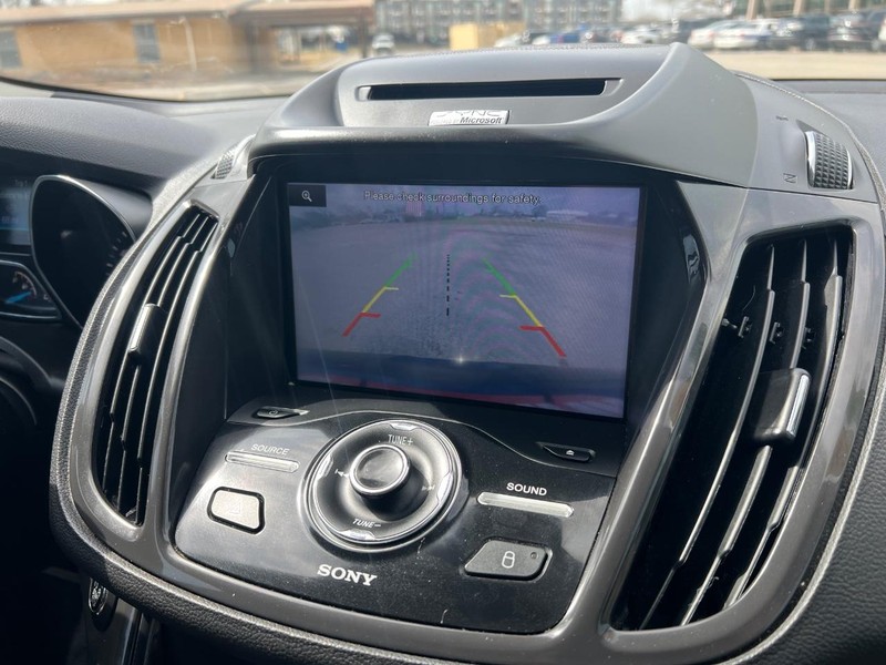 Ford Escape Vehicle Full-screen Gallery Image 13