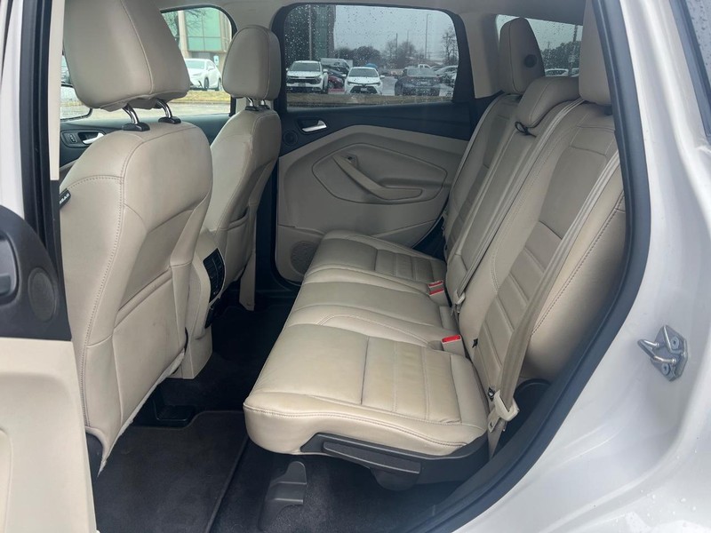 Ford Escape Vehicle Full-screen Gallery Image 09