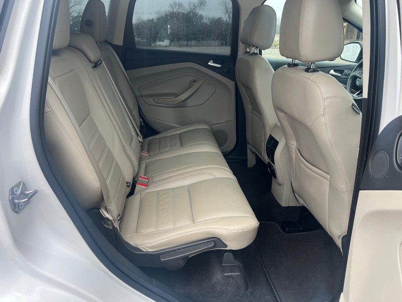 Ford Escape Vehicle Full-screen Gallery Image 11