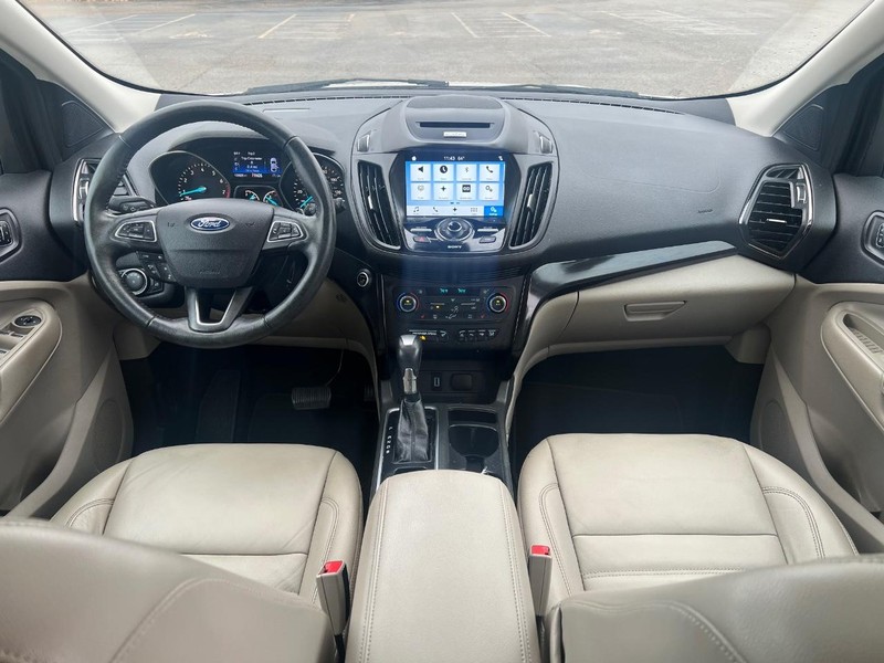 Ford Escape Vehicle Full-screen Gallery Image 12