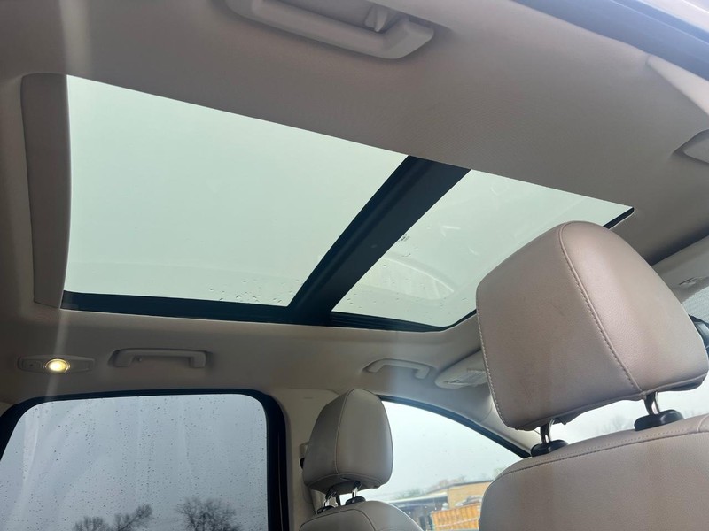 Ford Escape Vehicle Full-screen Gallery Image 13