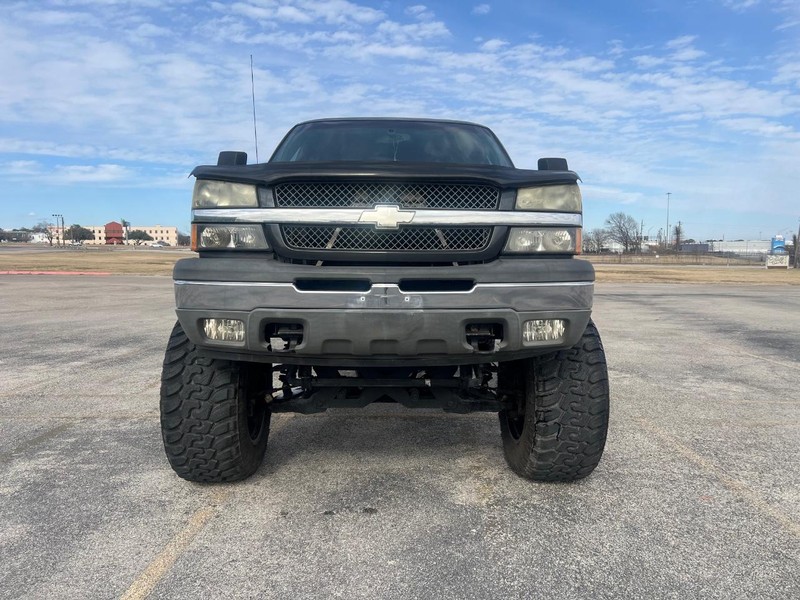 Chevrolet Silverado 1500 Vehicle Full-screen Gallery Image 3