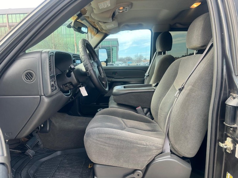 Chevrolet Silverado 1500 Vehicle Full-screen Gallery Image 8