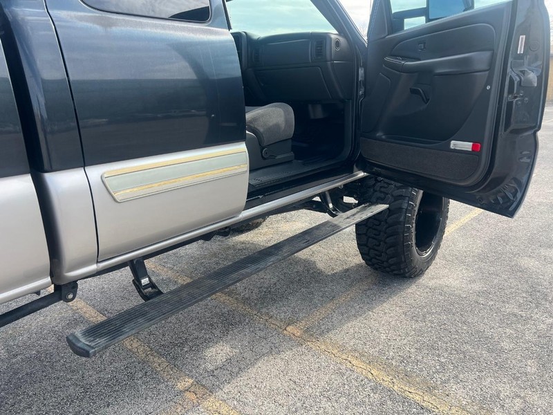 Chevrolet Silverado 1500 Vehicle Full-screen Gallery Image 13