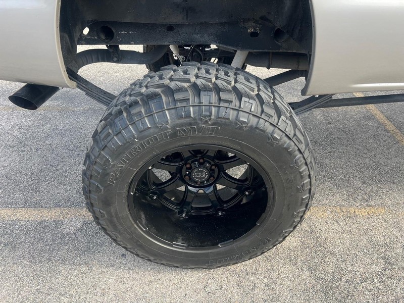 Chevrolet Silverado 1500 Vehicle Full-screen Gallery Image 15