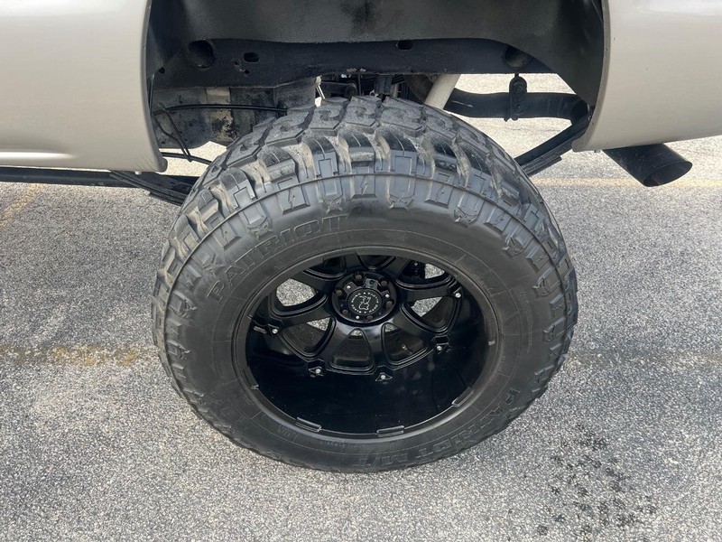 Chevrolet Silverado 1500 Vehicle Full-screen Gallery Image 16