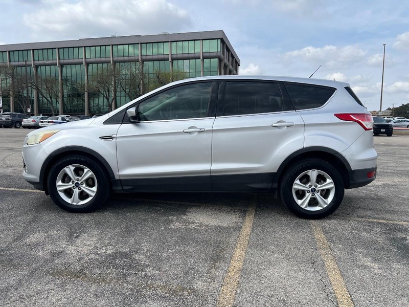 Ford Escape Vehicle Full-screen Gallery Image 2