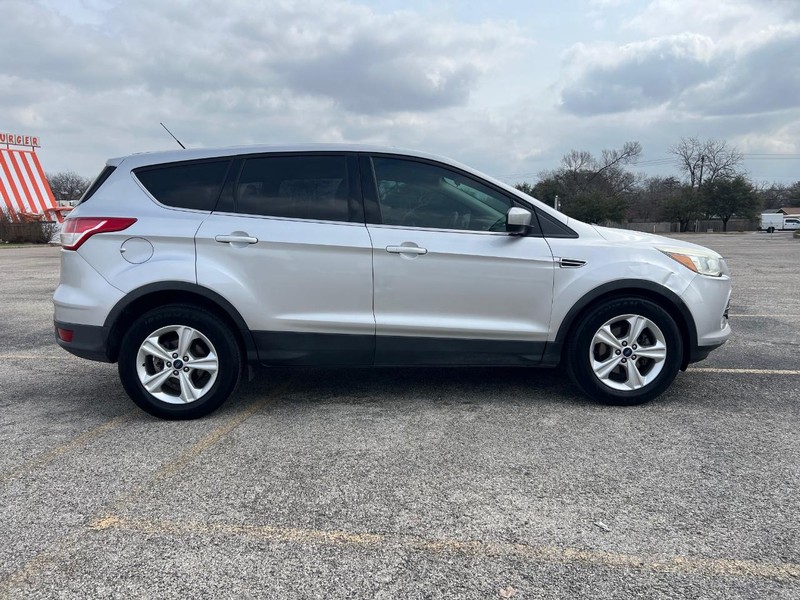 Ford Escape Vehicle Full-screen Gallery Image 5