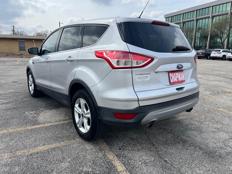 Ford Escape Vehicle Full-screen Gallery Image 7