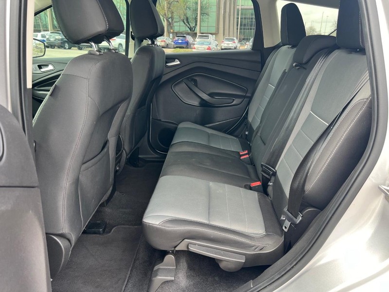 Ford Escape Vehicle Full-screen Gallery Image 9