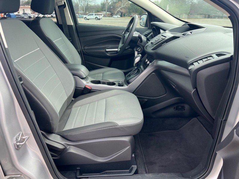 Ford Escape Vehicle Full-screen Gallery Image 10