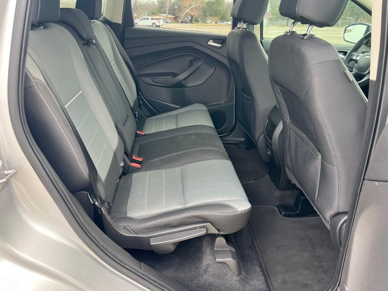 Ford Escape Vehicle Full-screen Gallery Image 11