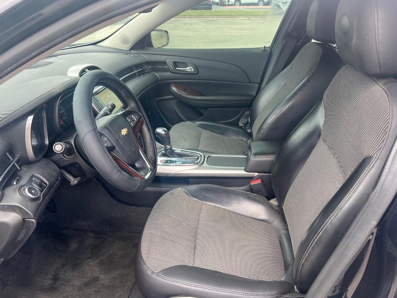 Chevrolet Malibu Vehicle Full-screen Gallery Image 08