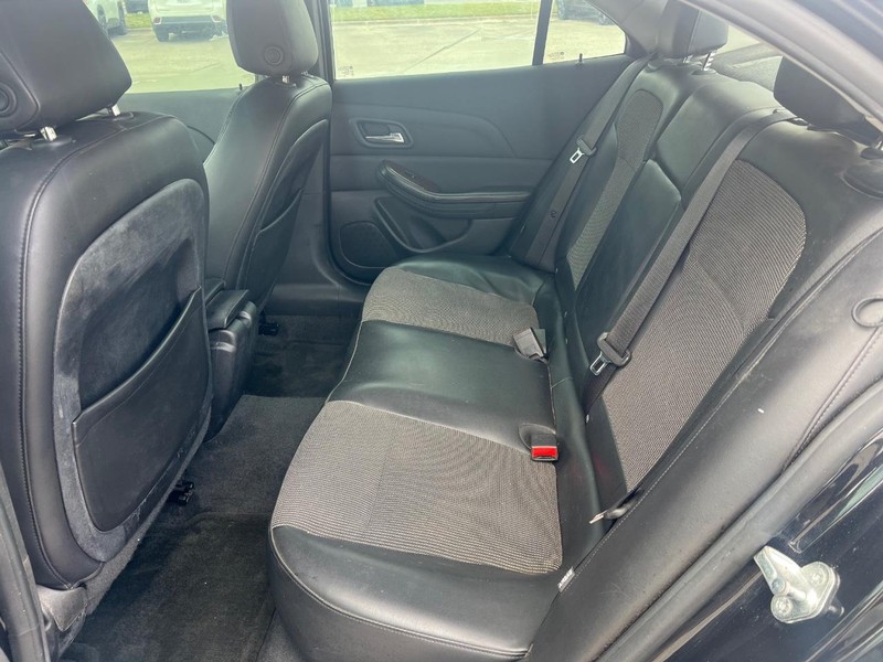 Chevrolet Malibu Vehicle Full-screen Gallery Image 09