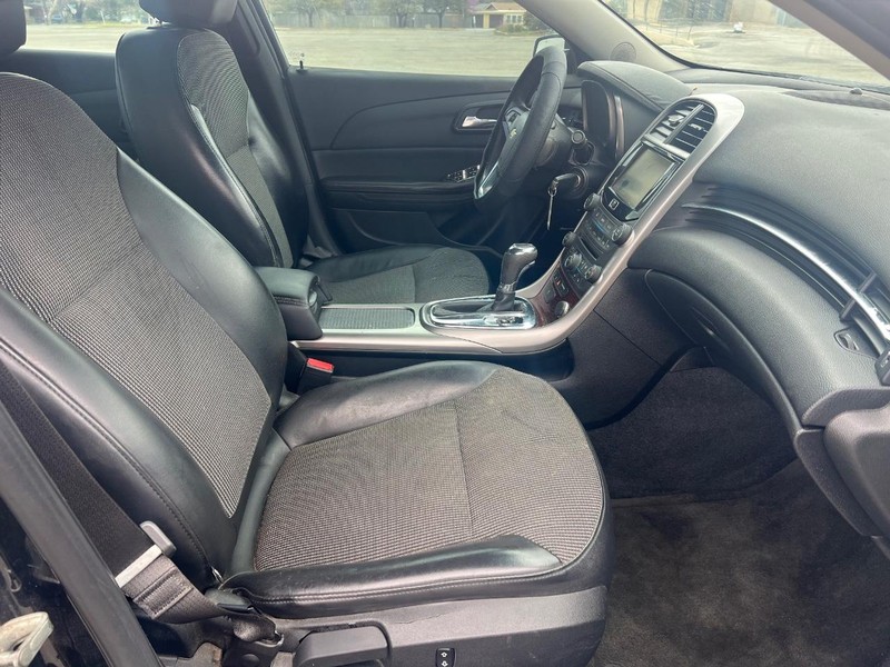 Chevrolet Malibu Vehicle Full-screen Gallery Image 10