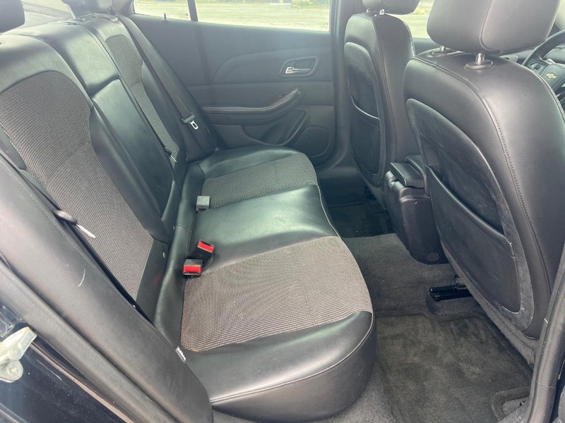 Chevrolet Malibu Vehicle Full-screen Gallery Image 11