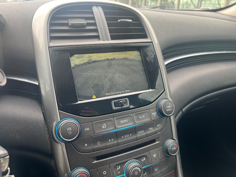 Chevrolet Malibu Vehicle Full-screen Gallery Image 12