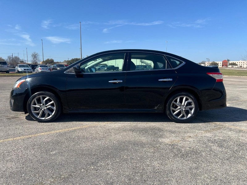 Nissan Sentra Vehicle Full-screen Gallery Image 02