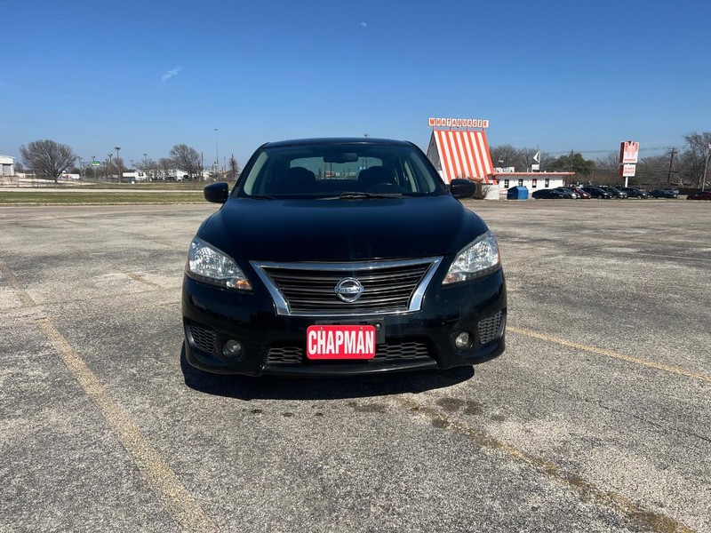 Nissan Sentra Vehicle Full-screen Gallery Image 03