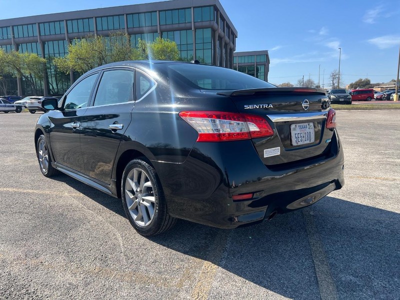 Nissan Sentra Vehicle Full-screen Gallery Image 07