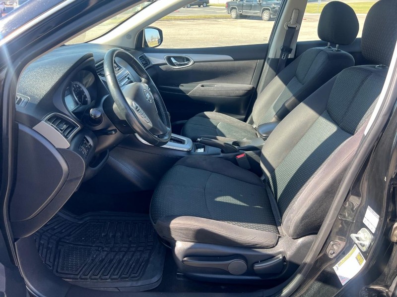 Nissan Sentra Vehicle Full-screen Gallery Image 08